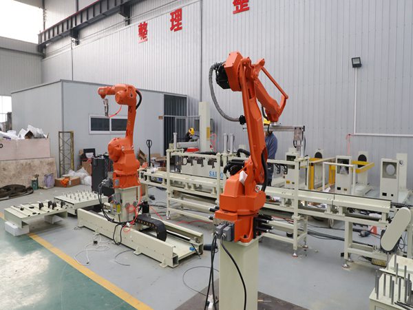 青島賽邦生產的碼垛機器人展示