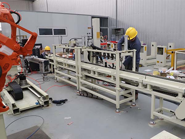 焊接機器人生產線多種傳感器解放工人的勞動力 焊接機器人生產線多種傳感器解放工人的勞動力